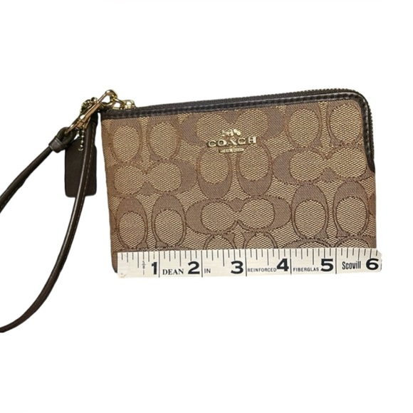 Coach Horse and Carriage corner zip wristlet with gift bag and bowđ„ - Picture 15 of 15